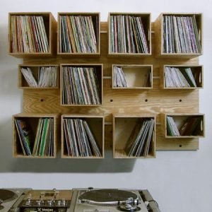 Shelves o' vinyl...